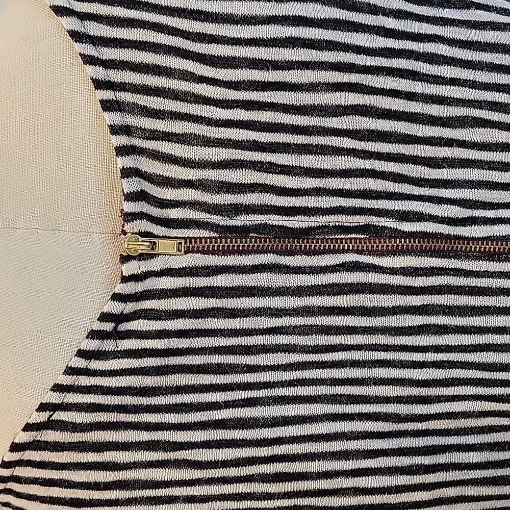 W5 black and white zipper back top - Picture 3 of 5